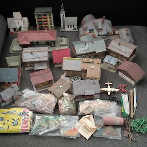 Lot of Vintage HO Railway Scale Model Houses etc,, Various Brands, 1960s-1980s