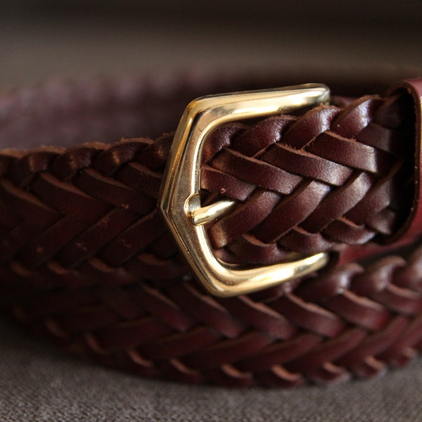 Cinturón de cuero trenzado Vestido casual / Cinturón de cuero burdeos / Hebilla de oro / Cinturón artesanal de calidad / Elegante elegante / Cinturones casuales unisex