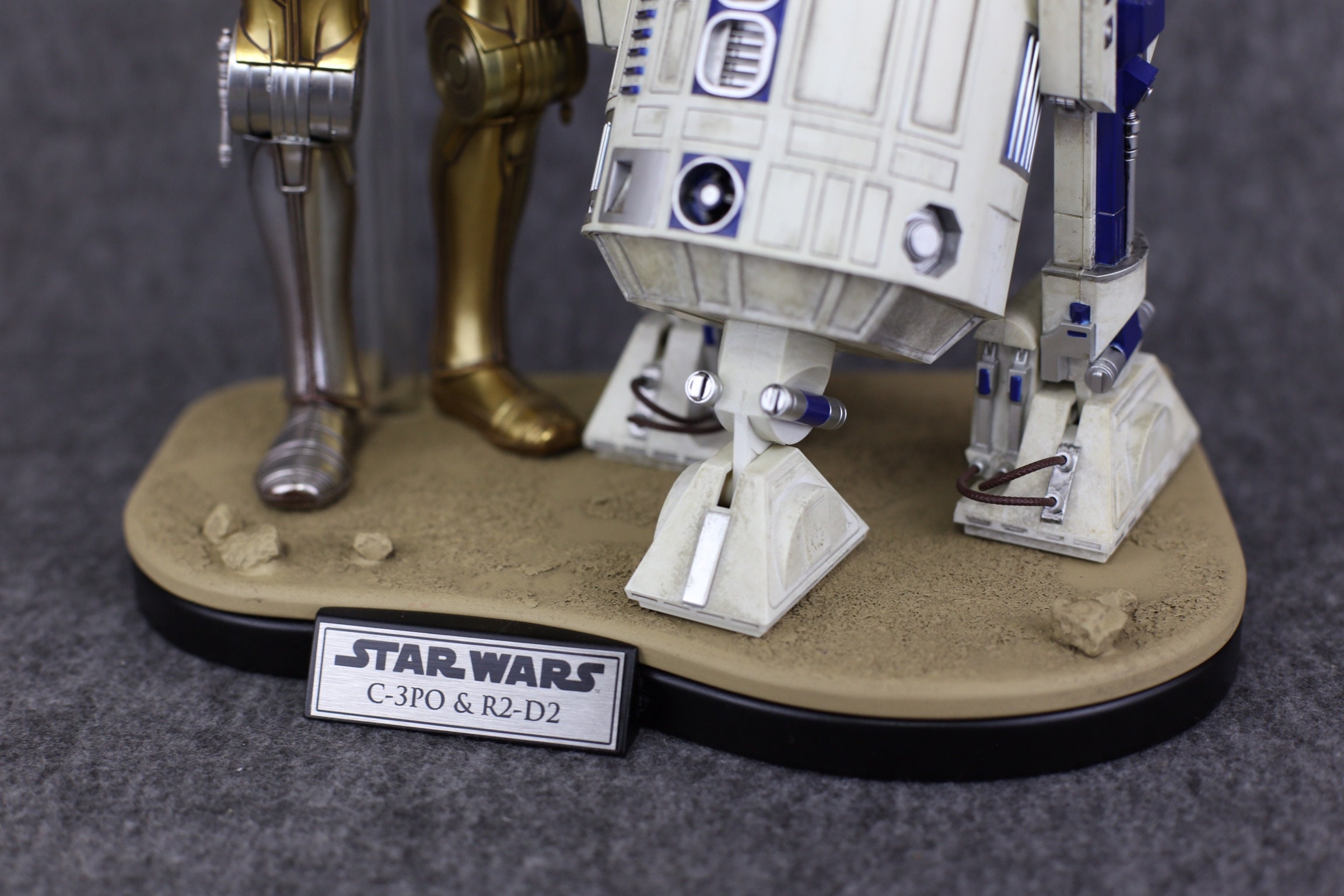 スターウォーズ 1/6スケール C-3PO と R2-D2 用ディスプレイスタンド