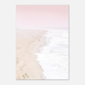 Cartel de playa aérea, impresión de playa rosa, arte de pared en colores pastel, descarga digital, decoración de dormitorio, conjunto de impresiones en colores pastel, arte de pared costera, impresión de baño