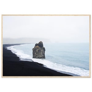 Playa de arena negra Impresión enmarcada Cartel de Islandia Cartel del océano negro Arte de la pared de arena negra Arte de la pared de la playa negra Cartel de la costa negra