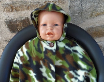 Cape bébé avec capuche en polaire motif camouflage