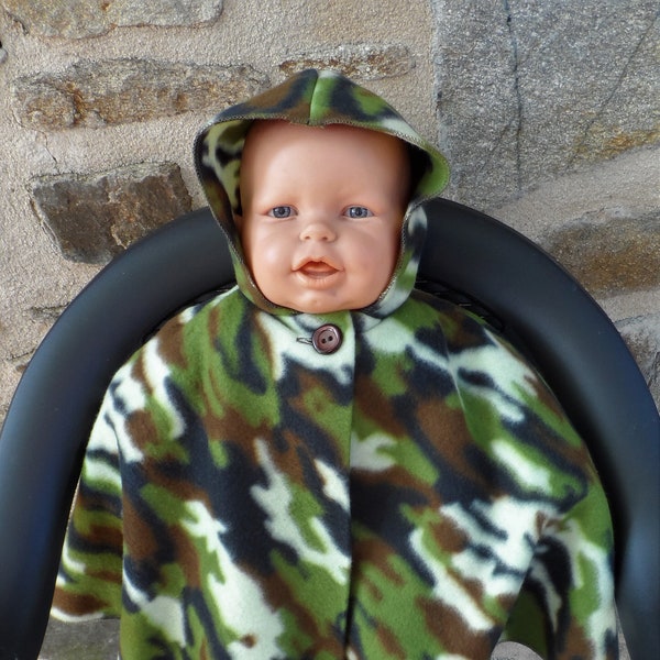 Cape bébé avec capuche en polaire motif camouflage