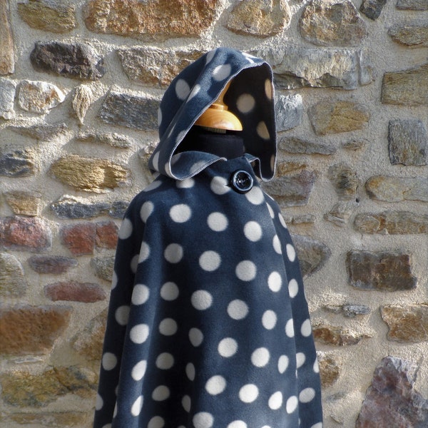 Cape enfant 4 ans avec capuche en polaire motif pois