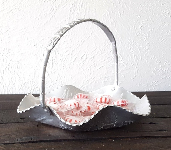 Vintage Embossed Aluminum Serving Tray Decorative Fluted Silver Round Tray Floral Motif Candy Dish Retro Hollywood Regency Catchall Gift Her