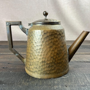 Tetera vintage de cobre martillado con tapa abatible, tetera rústica para café y té, decoración rústica primitiva de granja.