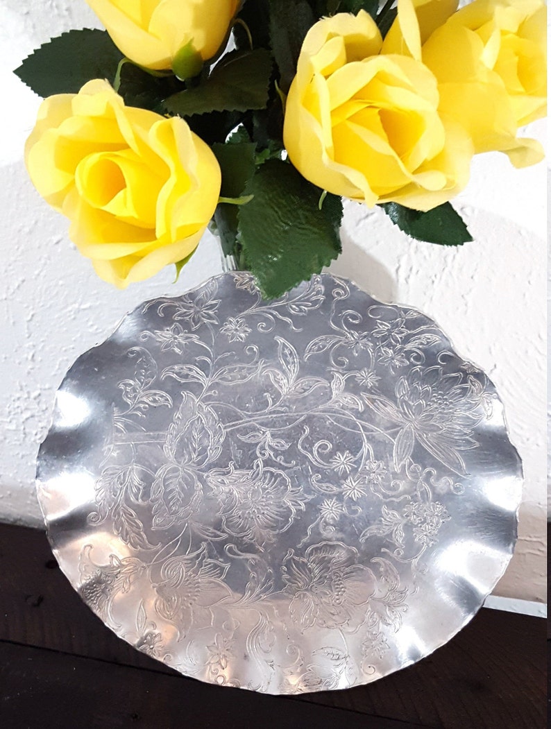 Vintage Embossed Aluminum Serving Tray Decorative Fluted Silver Round Tray Floral Motif Candy Dish Retro Hollywood Regency Catchall Gift Her