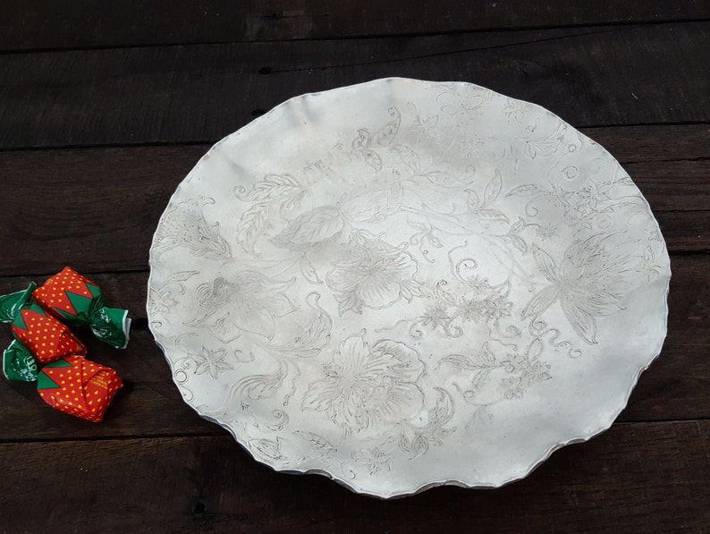 Vintage Embossed Aluminum Serving Tray Decorative Fluted Silver Round Tray Floral Motif Candy Dish Retro Hollywood Regency Catchall Gift Her