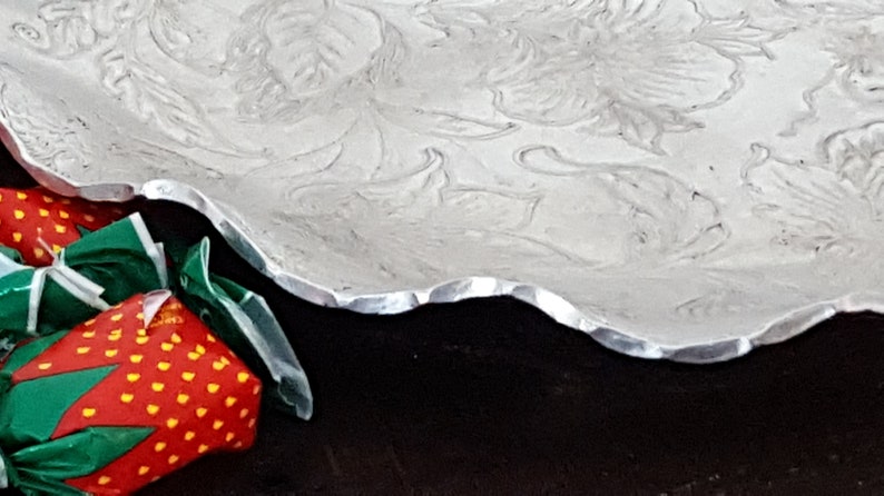 Vintage Embossed Aluminum Serving Tray Decorative Fluted Silver Round Tray Floral Motif Candy Dish Retro Hollywood Regency Catchall Gift Her