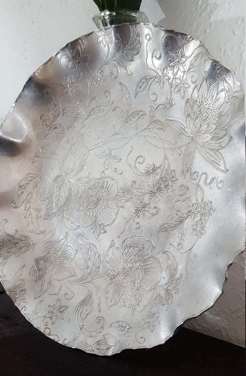 Vintage Embossed Aluminum Serving Tray Decorative Fluted Silver Round Tray Floral Motif Candy Dish Retro Hollywood Regency Catchall Gift Her