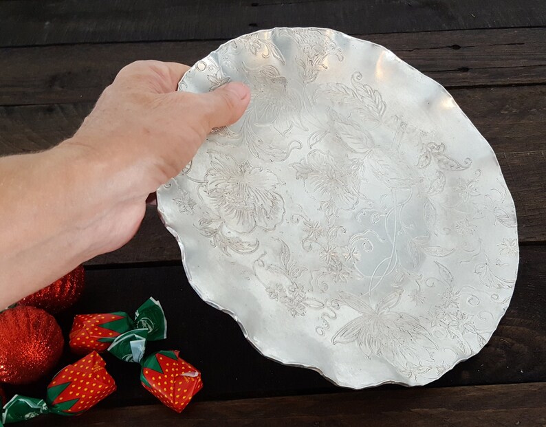 Vintage Embossed Aluminum Serving Tray Decorative Fluted Silver Round Tray Floral Motif Candy Dish Retro Hollywood Regency Catchall Gift Her