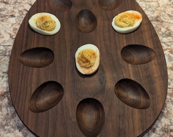 Handgefertigte weihnachtliche Servierplatte für 12 Eier - aus Walnussholz oder Kirschbaum