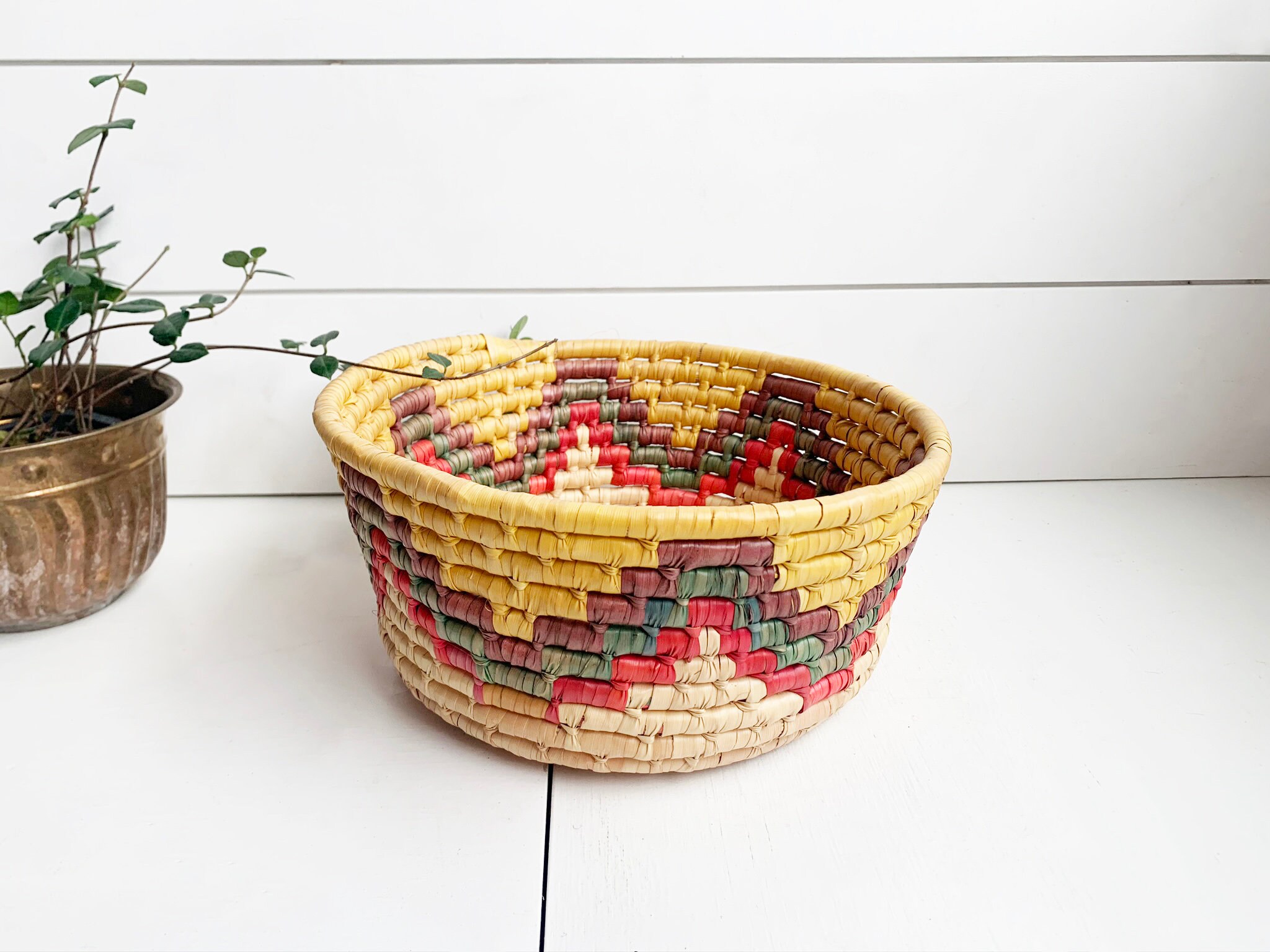 洋書 BASKETRY projects from Baskets to Grass Basket Weaving Workshop by Kay Kass - Divided Lazy Susan