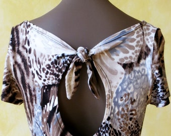 Jungle Short Sleeves Top avec trou de dos et papillons