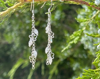 Boucles d'oreilles pendantes en argent sterling avec fleur et zircone cubique