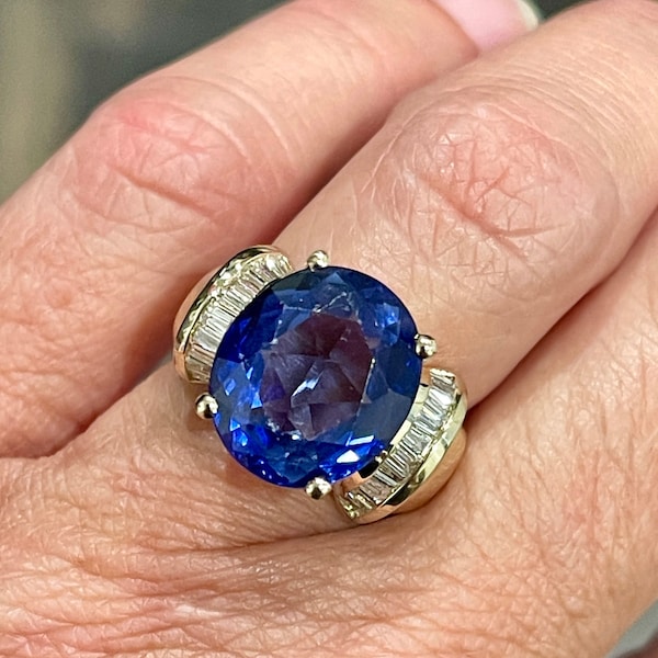 Vintage 1990s Lab Created Oval Blue Sapphire 10.81Cts And Diamond Ring In 14Kt Yellow Gold