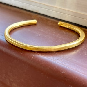 Brazalete de oro puro .9999AU de 2 onzas, tipo lingote, hecho a medida.