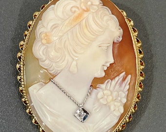 Vintage 1930’s-1940’s Exquisite Cameo Pendant/Brooch In 14KT Yellow Gold