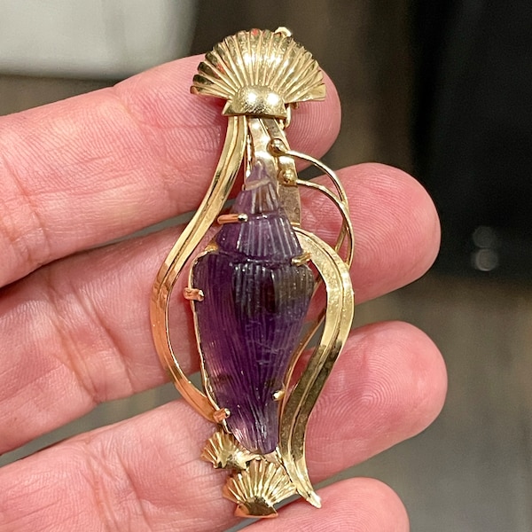 Vintage Designer Alexa And Peter Smarsh Carved Purple Amethyst Shell Pendant/Pin In 14Kt Yellow Gold