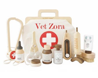 Personalised Wooden Animal Care Set – Vintage Vet Role Play Kit for Children | Toddler Wooden Vet Bag & Accessories | Imaginative Play Gift