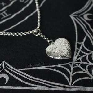 Ellen Hutter: Medaljonghalsband // Vampyrer