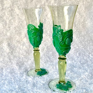 Green Glassware Champagne glasses Decorated flutes Glasses with Grape Toasting Glassware Set of 2 Painted glasses Wine glass Polymer decor
