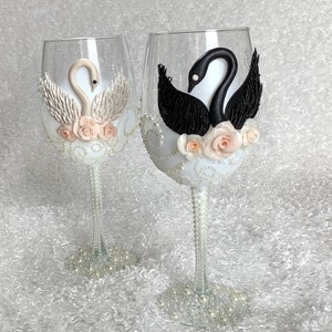 Swan Flutes Wine Glasses Wedding gift Black Swan White Engagement Glassware Toasting flute Bride and Groom Set of wine glass with Beads