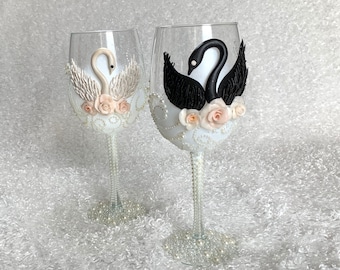 Swan Flutes Wine Glasses Wedding gift Black Swan White Engagement Glassware Toasting flute Bride and Groom Set of wine glass with Beads