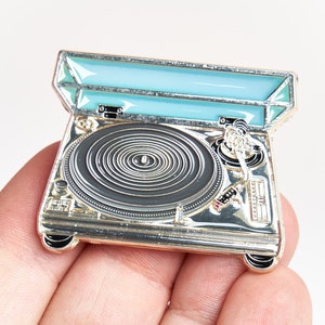 DJ gift, Audio Engineer gift, Technics 1200 MK5 Direct Drive Record Turntable Enamel Pin Badge