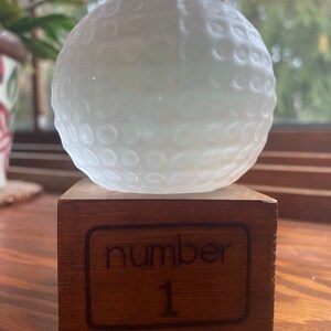 Vintage Golf Ball Sammlerstück Kristall Figur (&quot;Nummer 1&quot;) - Golf Sammlerstück Golf Geschenk Golfball Geschenk Golf Vintage Golf Memorabilia)