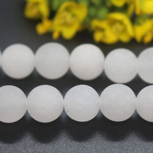 Cuentas redondas de jade blanco mate, 6 mm, 8 mm, 10 mm y 12 mm. Suministro de cuentas de piedras preciosas. Tira de 15&quot;.