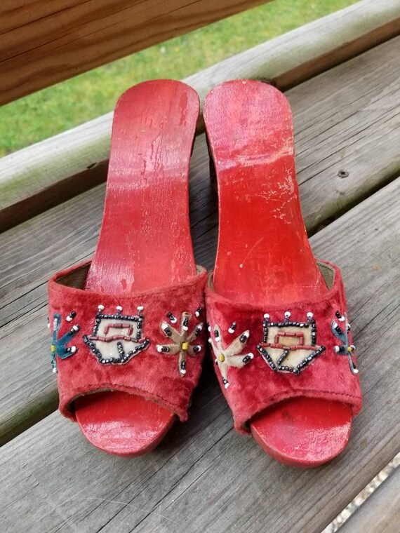 1940s carved wooden souvenir heels wedges