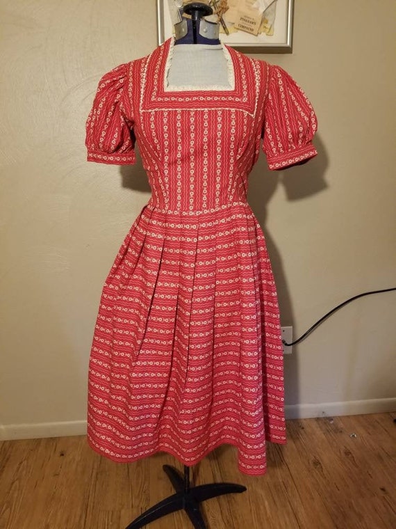 1940s novelty print dress