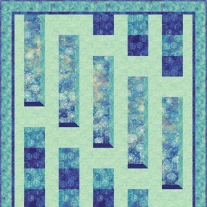 Puede incluir: Un patrón de colcha con un fondo azul claro y un diseño de rectángulos superpuestos en tonos de azul y blanco. Los rectángulos tienen un sutil patrón floral.