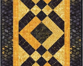 Licorice Twist table runner. 3 sizes. Quilt. batiks.