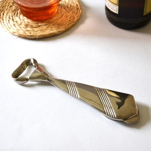 Mid Century Flaschenöffner versilbert Kapselheber sechziger Jahre Krawatte Geschenk Manager Mann Accessoire Bar Barwagen Zubehör Vintage