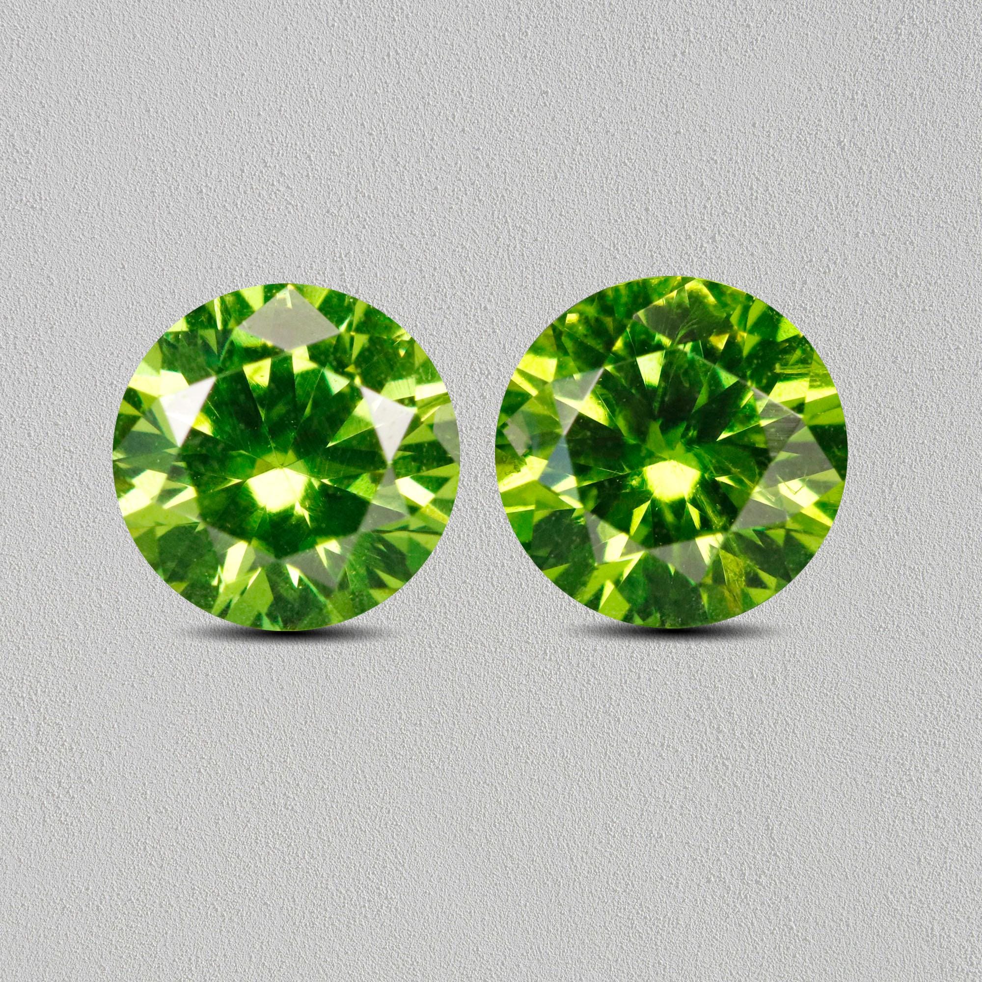 0.73 カラットのロシア産デマントイドガーネット ペア ホーステール