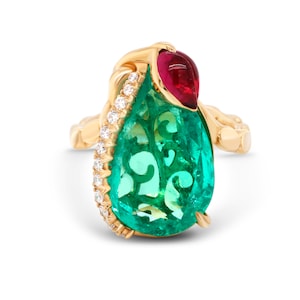 8.51 ct Colombian Emerald 18 KT Yellow Gold Ring with Diamonds GIA certified
