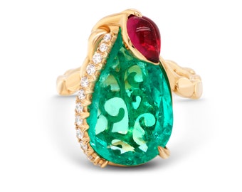 8.51 ct Colombian Emerald 18 KT Yellow Gold Ring with Diamonds GIA certified