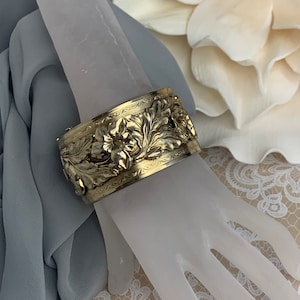 Vintage Hinged Victorian Revival Floral Leaf Bangle