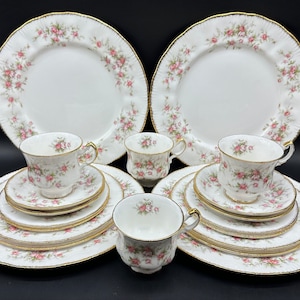 Paragon Victoriana Rose 5 Piece Place Setting x 4 Bone China England 20 Pieces