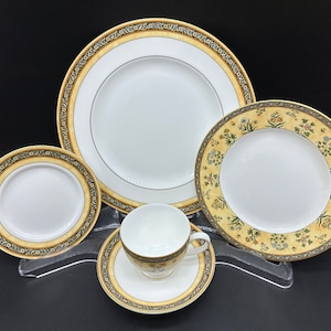 Wedgwood India 5 Pieces Place Setting Bone China England Mint Condition image 2