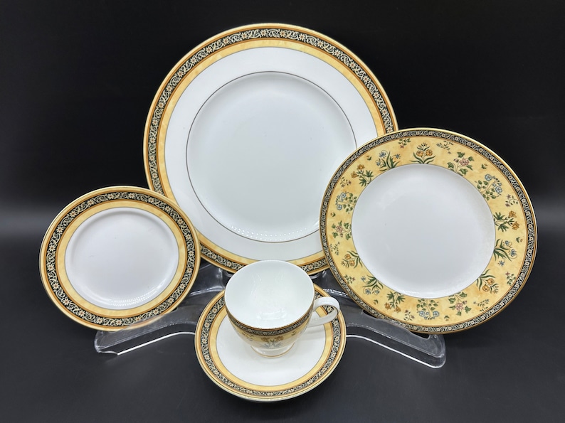 Wedgwood India 5 Pieces Place Setting Bone China England Mint Condition image 2