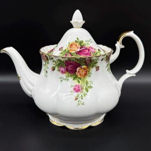 Royal Albert Old Country Roses Large Teapot Bone China England