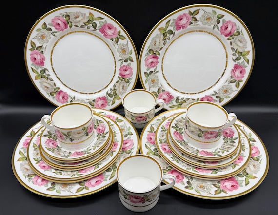 Royal Worcester Royal Garden 5 Piece Place Settings (4)bone China