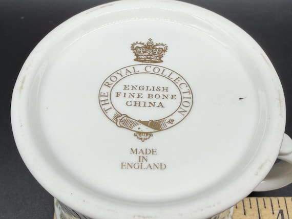 The Royal Collection 2003 Buckingham Palace Mug Bone China England