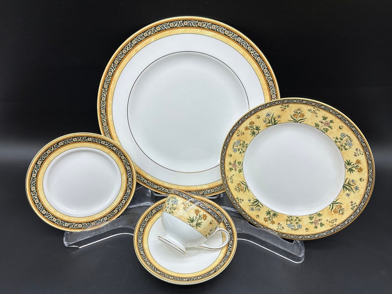 Wedgwood India 5 Pieces Place Setting Bone China England Mint Condition image 3