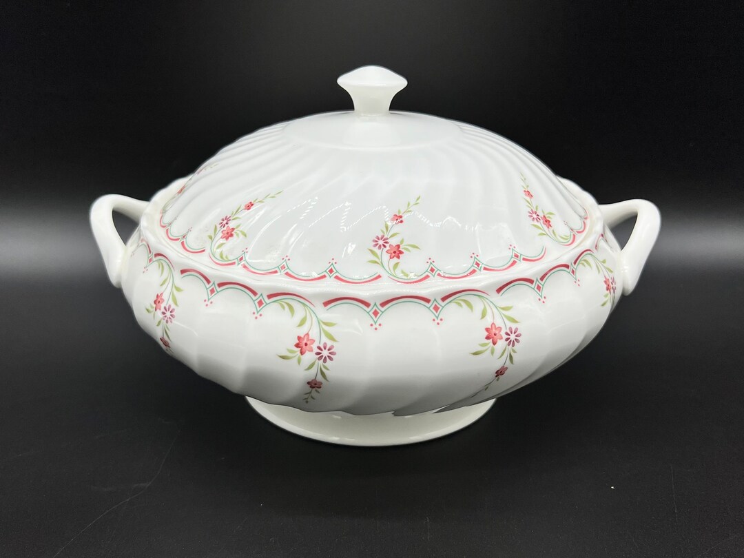 Wedgwood Pink Garland Covered Serving Bowl Bone China