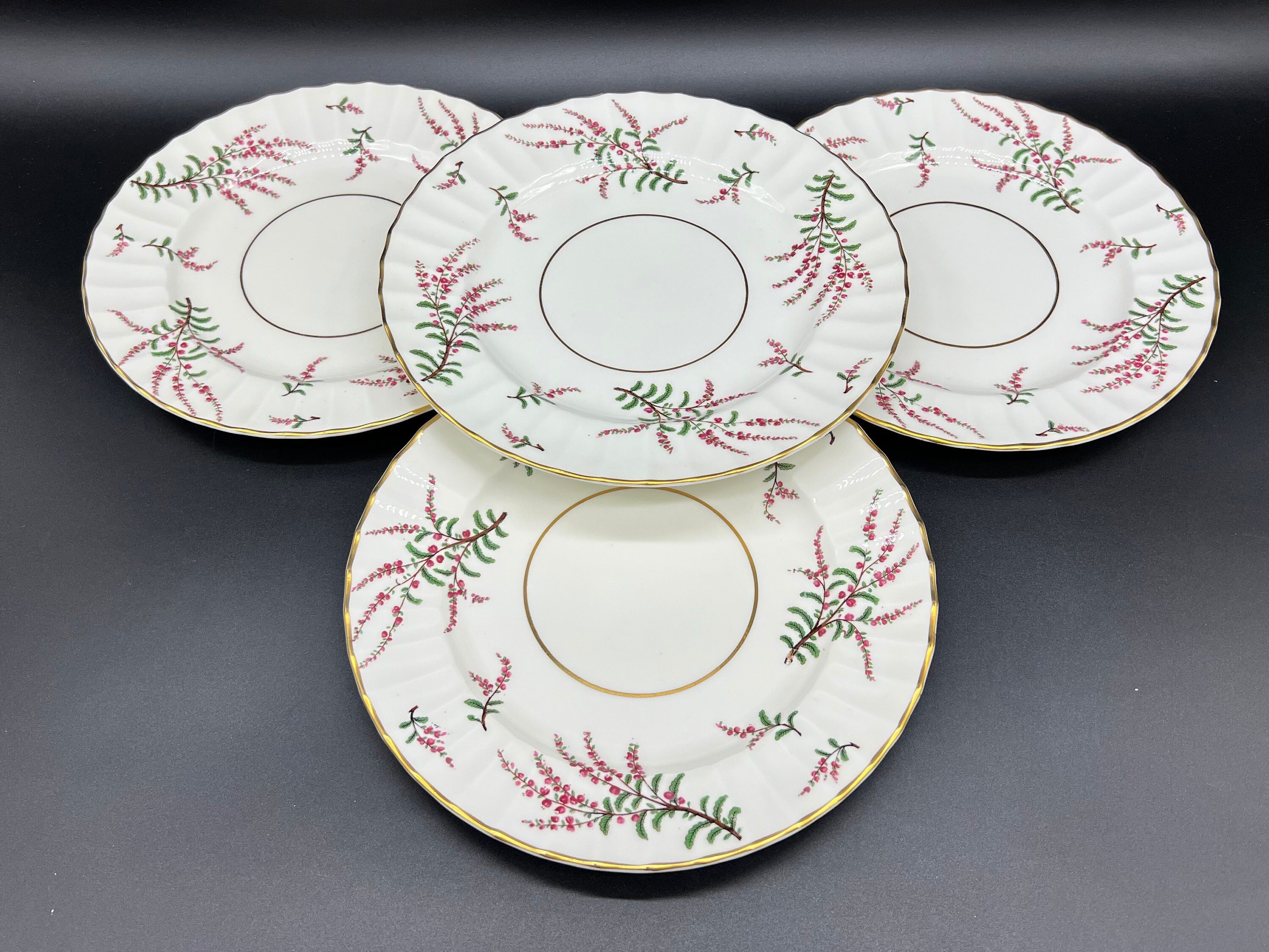 Royal Worcester Dunrobin 8 "Piatti di insalata (set di 4) Bone Cina Inghilterra