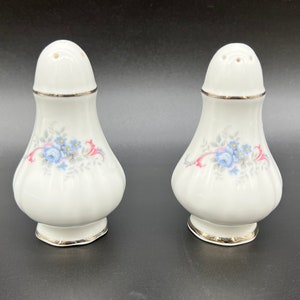 Paragon Romance Salt pepper Shakers Set Bone China Inglaterra